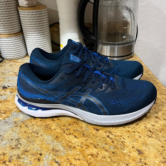ASICS Gel Kayano 28 size 10 - Picture 1 of 9